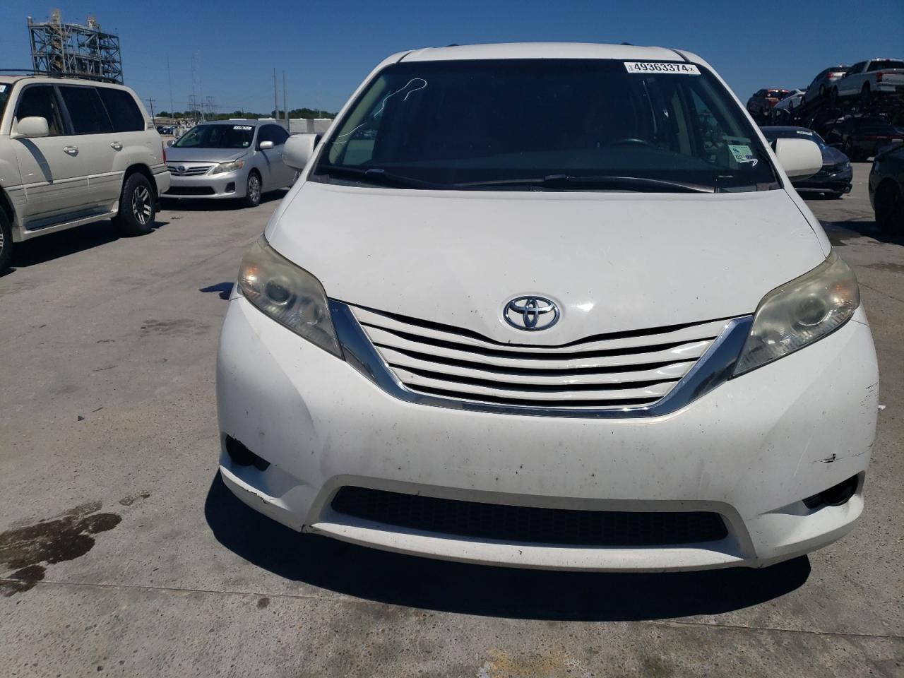 2015 TOYOTA SIENNA LE - Фото 5