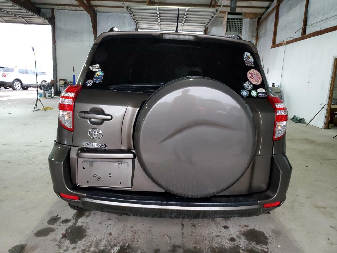 2011 TOYOTA RAV4 - Фото 6
