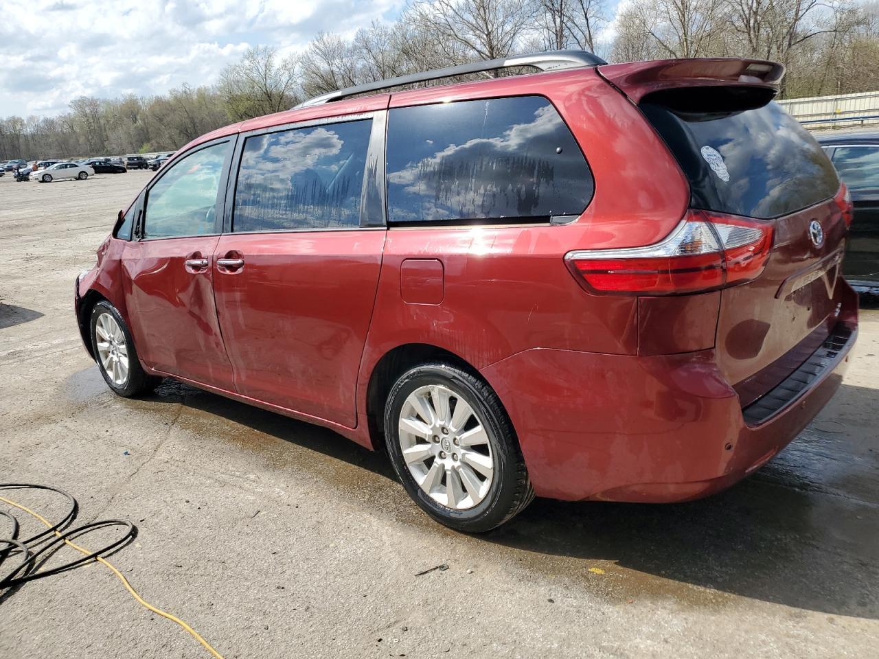 2015 TOYOTA SIENNA XLE - Фото 2