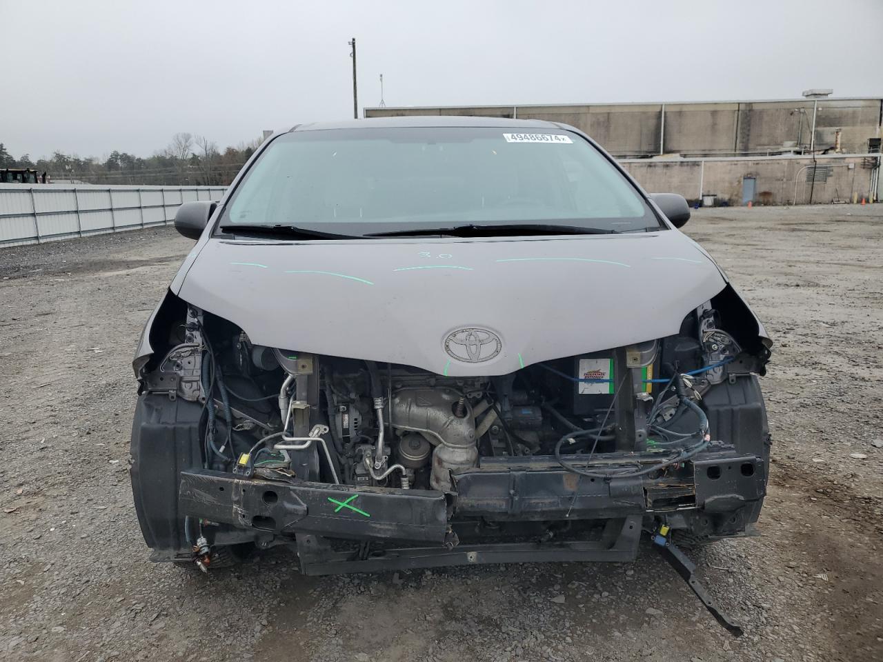 2015 TOYOTA SIENNA LE - Фото 5