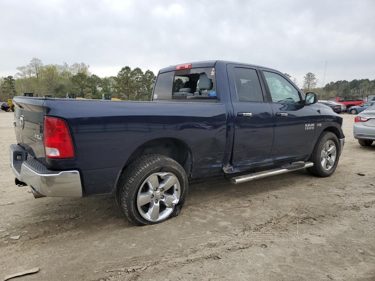 2015 RAM 1500 SLT - Image 3