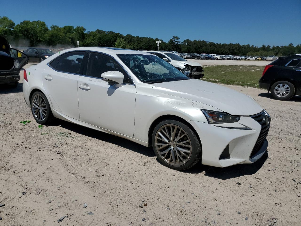 2017 LEXUS IS 200T - Фото 4