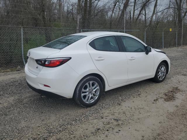 2017 Toyota Yaris Ia - Фото 3