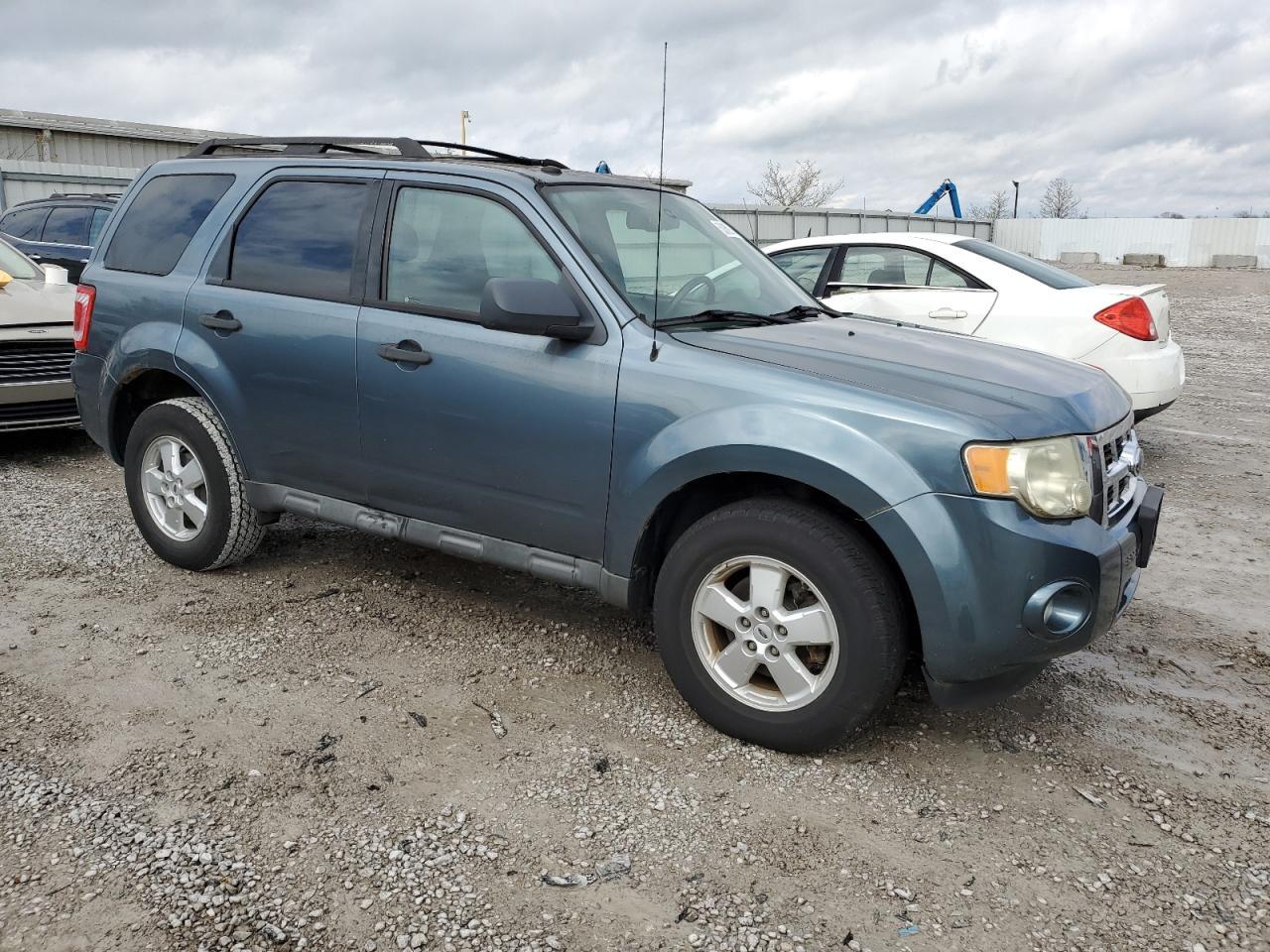 2010 FORD ESCAPE XLT - Image 4