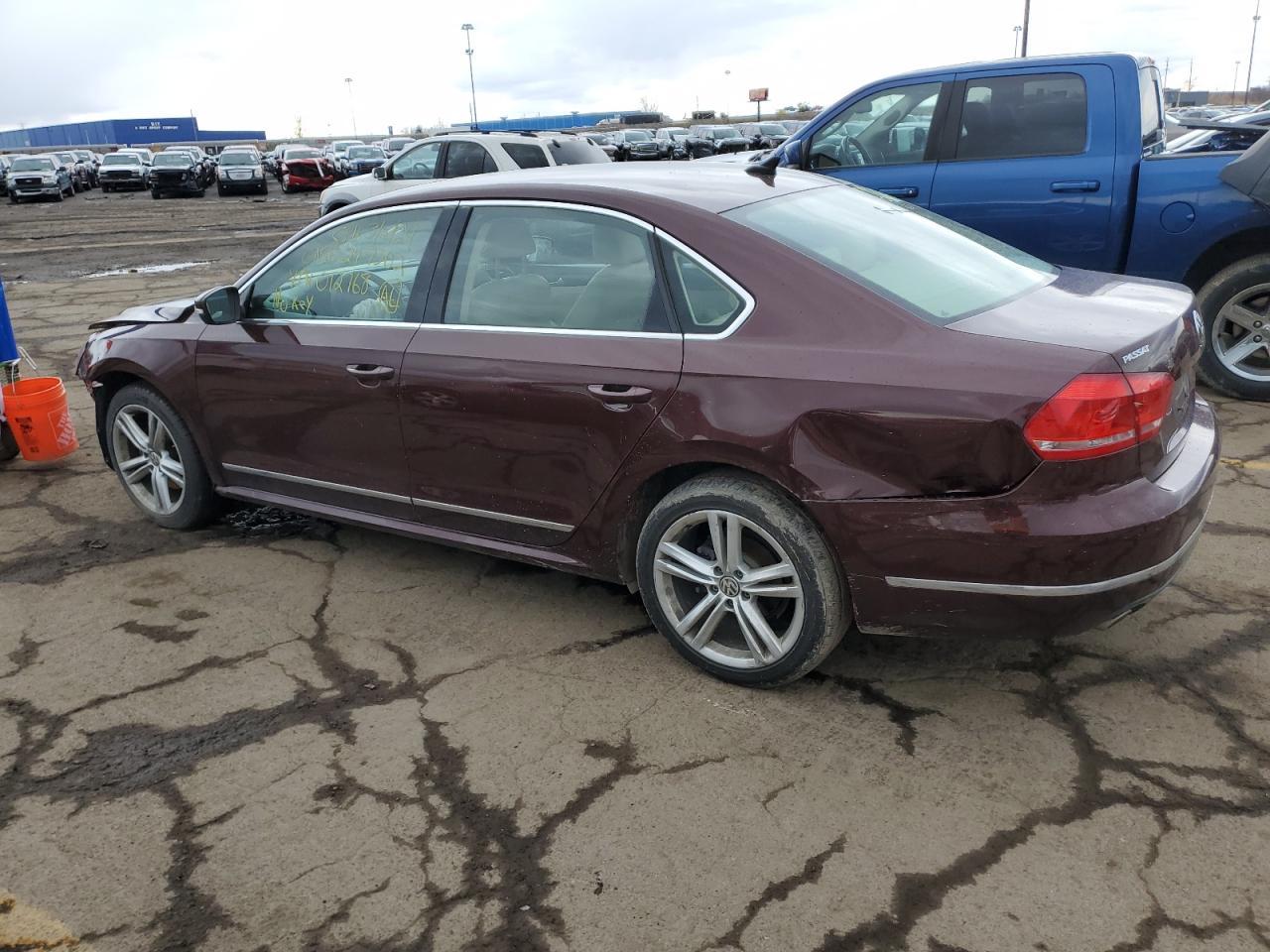 2014 VOLKSWAGEN PASSAT SEL - Фото 2