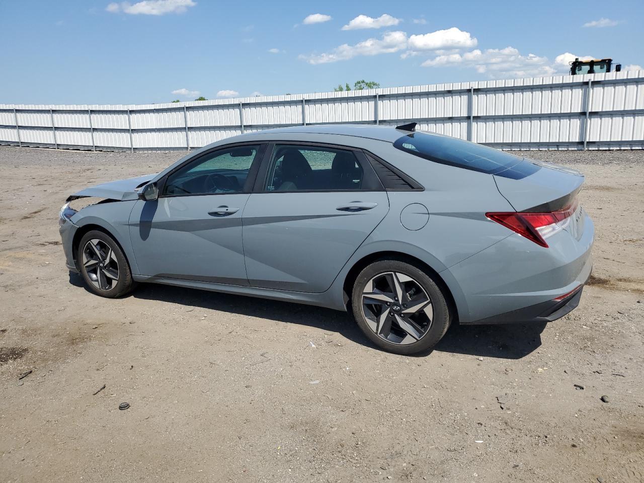 2023 HYUNDAI ELANTRA SE - Фото 2