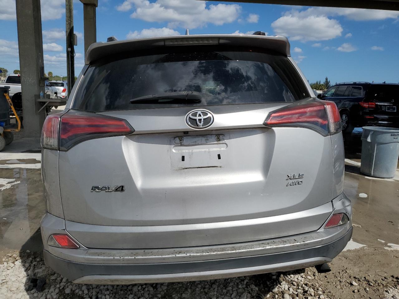 2017 TOYOTA RAV4 XLE - Image 6