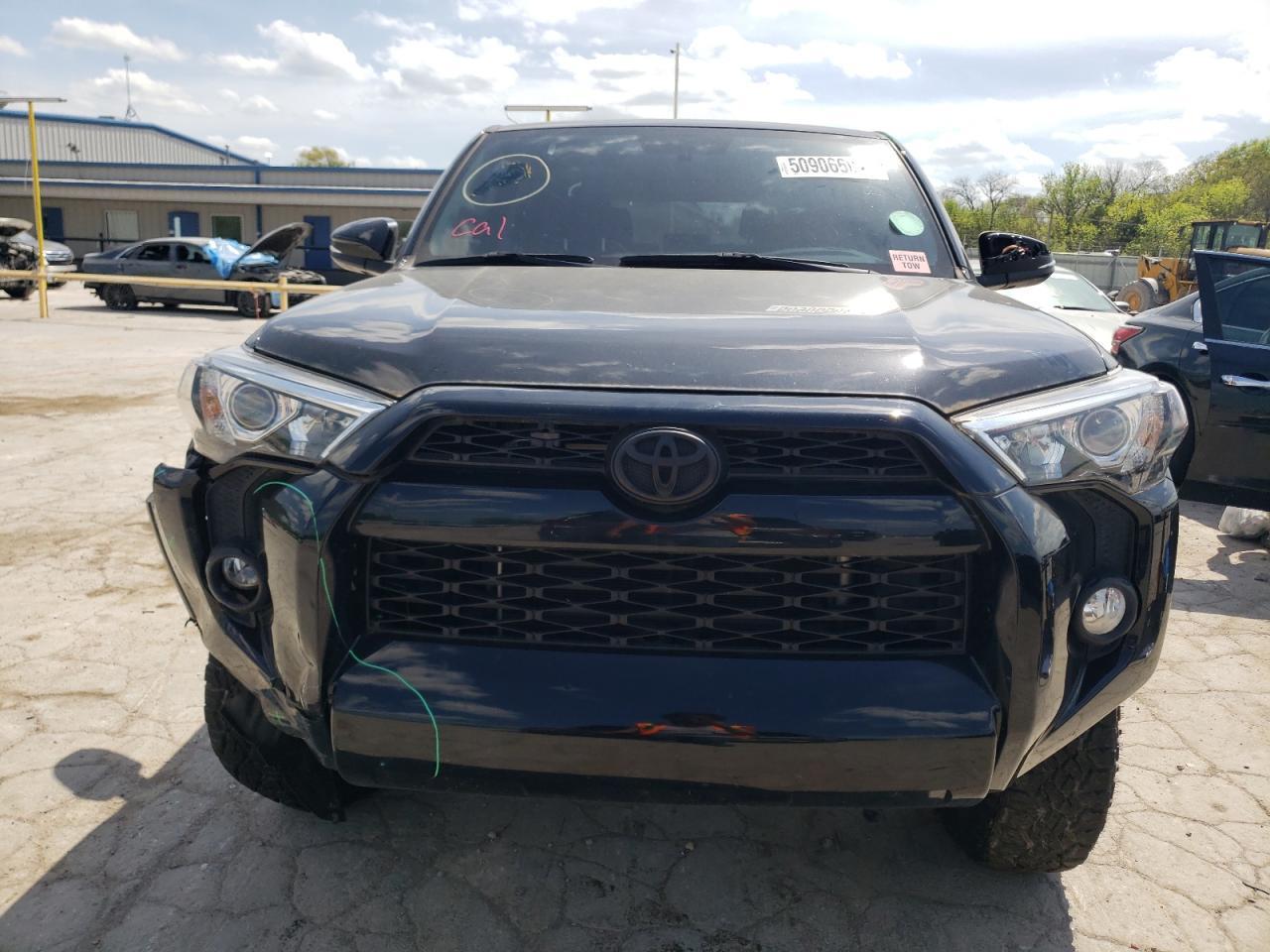 2019 TOYOTA 4RUNNER SR - Фото 5