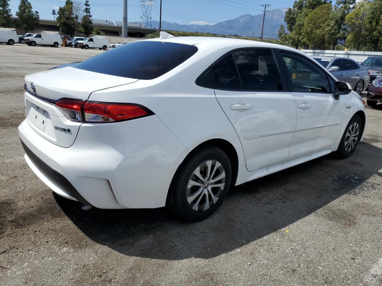 2021 TOYOTA COROLLA LE - Image 3