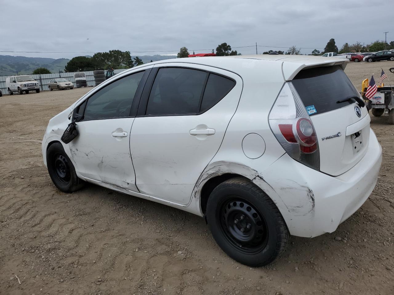 2013 TOYOTA PRIUS C - Фото 2