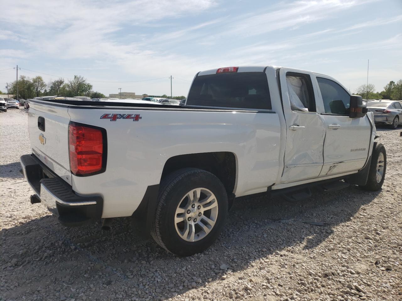 2017 CHEVROLET SILVERADO - Image 3