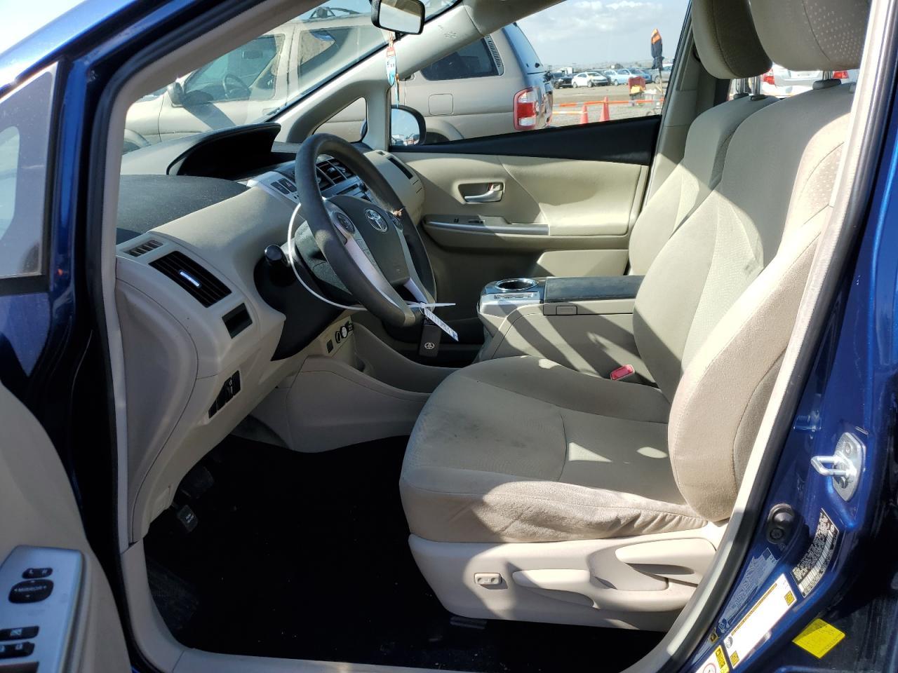 2013 TOYOTA PRIUS V - Image 7