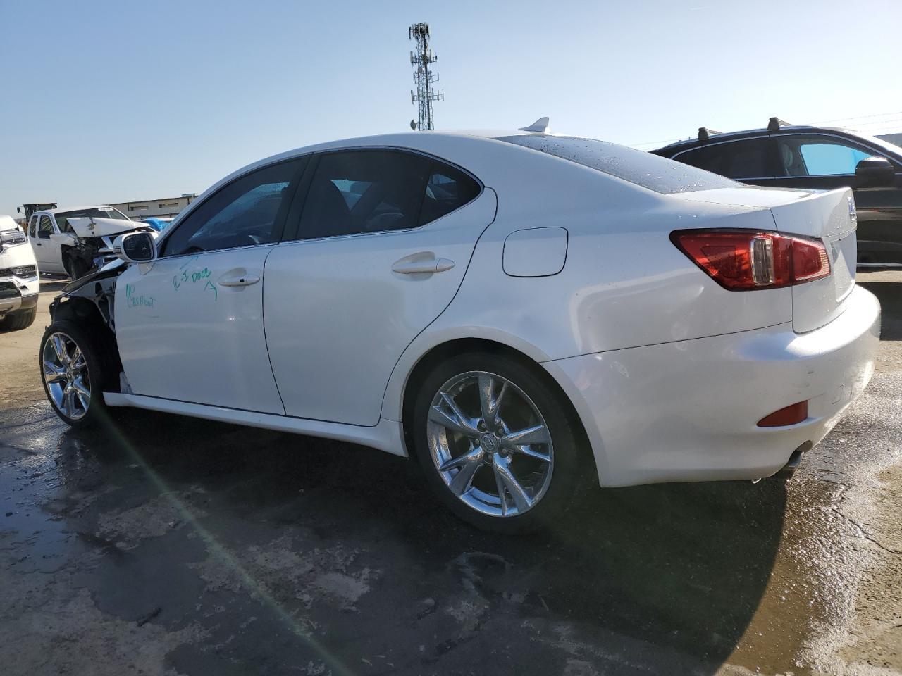 2011 LEXUS IS 250 - Фото 2