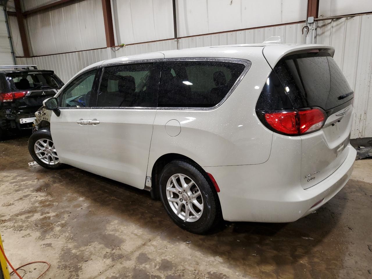 2017 CHRYSLER PACIFICA T - Image 2