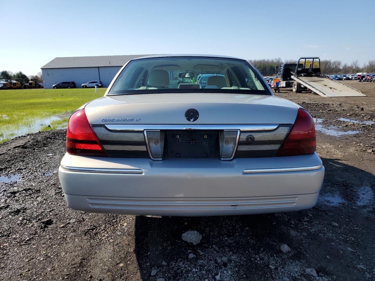 2010 MERCURY GRAND MARQ - Image 6