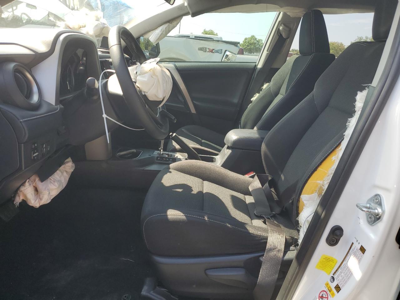 2017 TOYOTA RAV4 XLE - Image 7