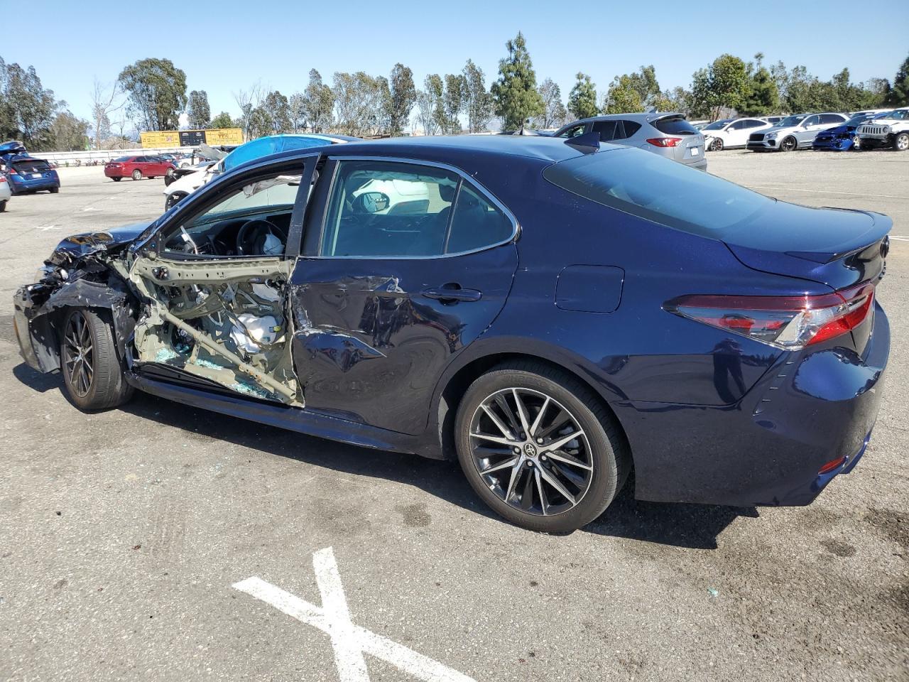 2021 TOYOTA CAMRY SE - Фото 2