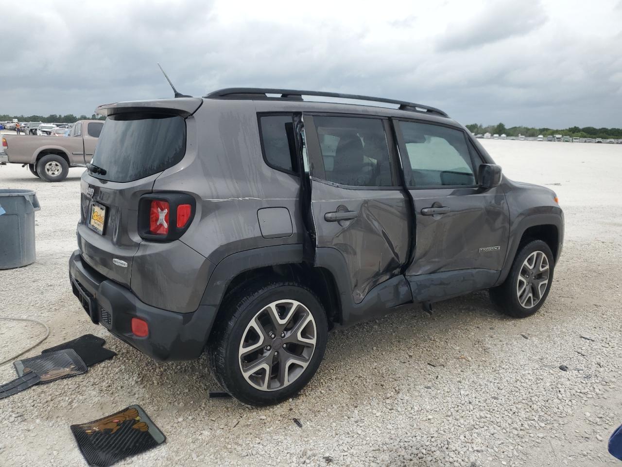 2017 JEEP RENEGADE L - Image 3