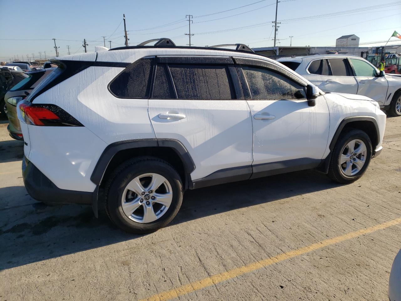 2020 TOYOTA RAV4 XLE - Image 3