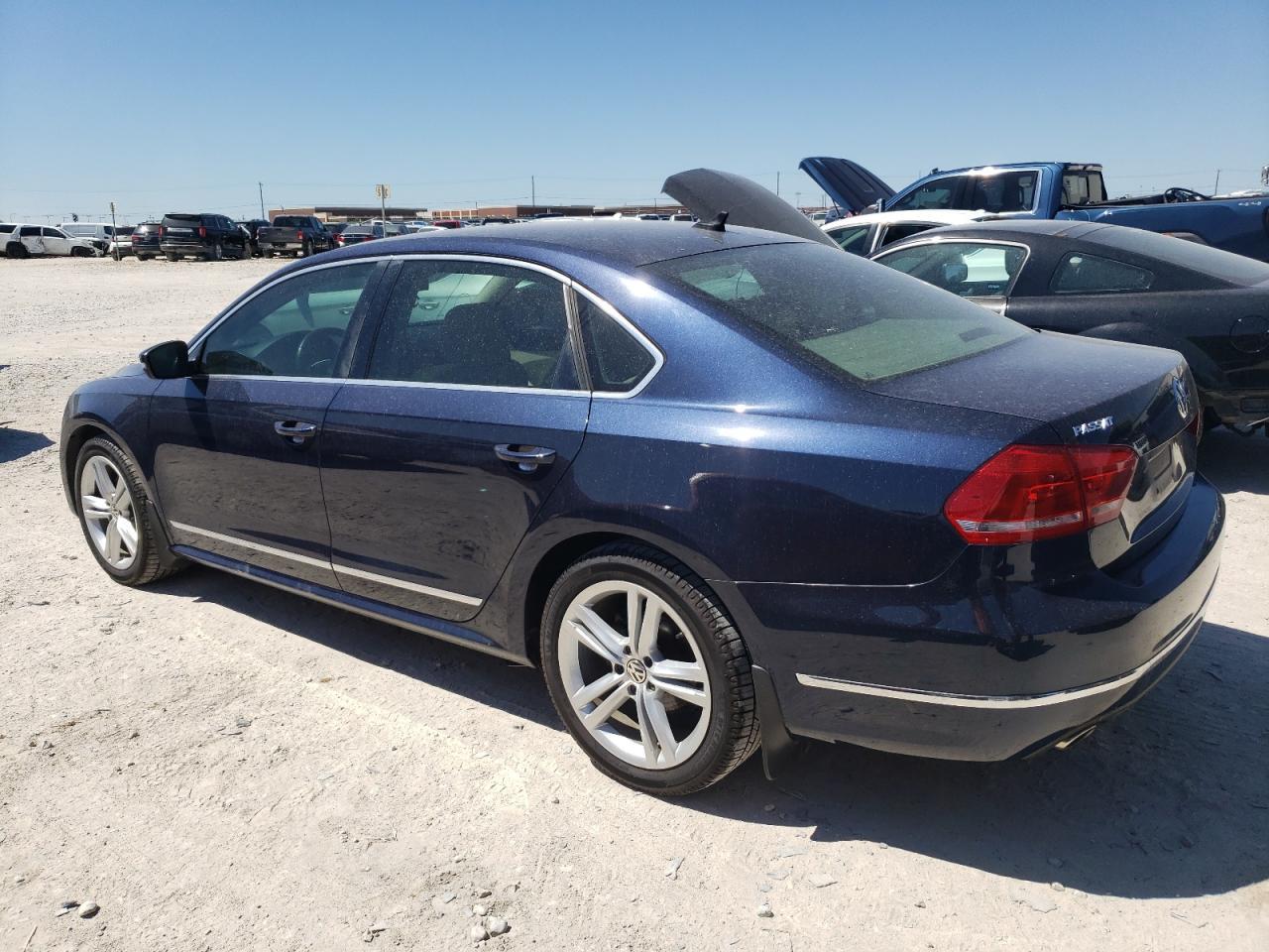2014 VOLKSWAGEN PASSAT SEL - Image 2