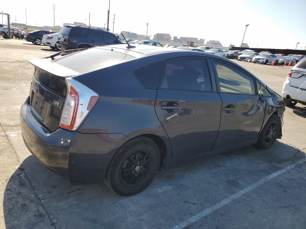 2013 TOYOTA PRIUS - Фото 3