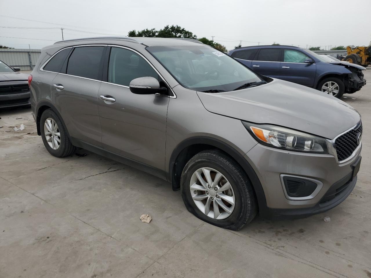 2017 KIA SORENTO LX - Image 4