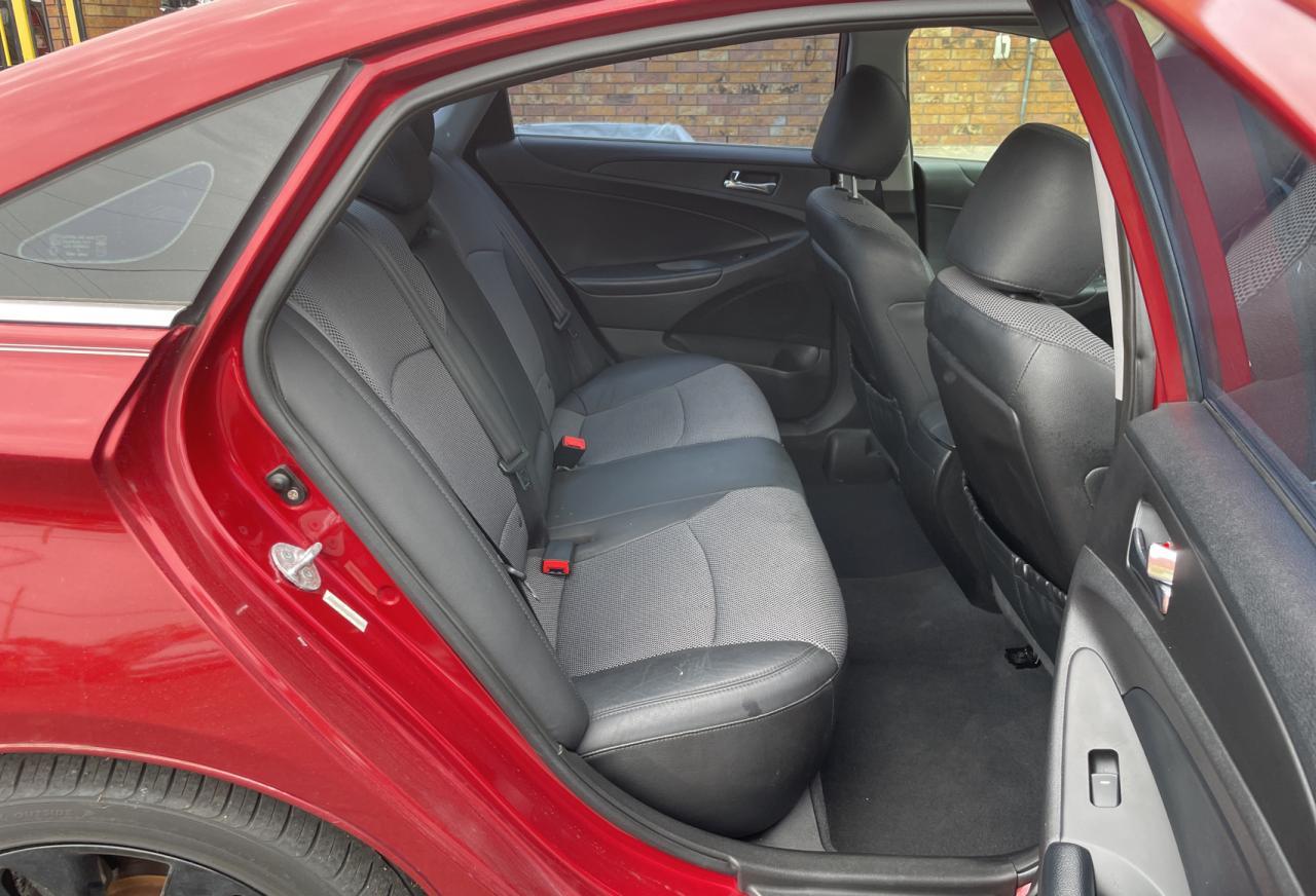 2011 HYUNDAI SONATA SE - Image 6