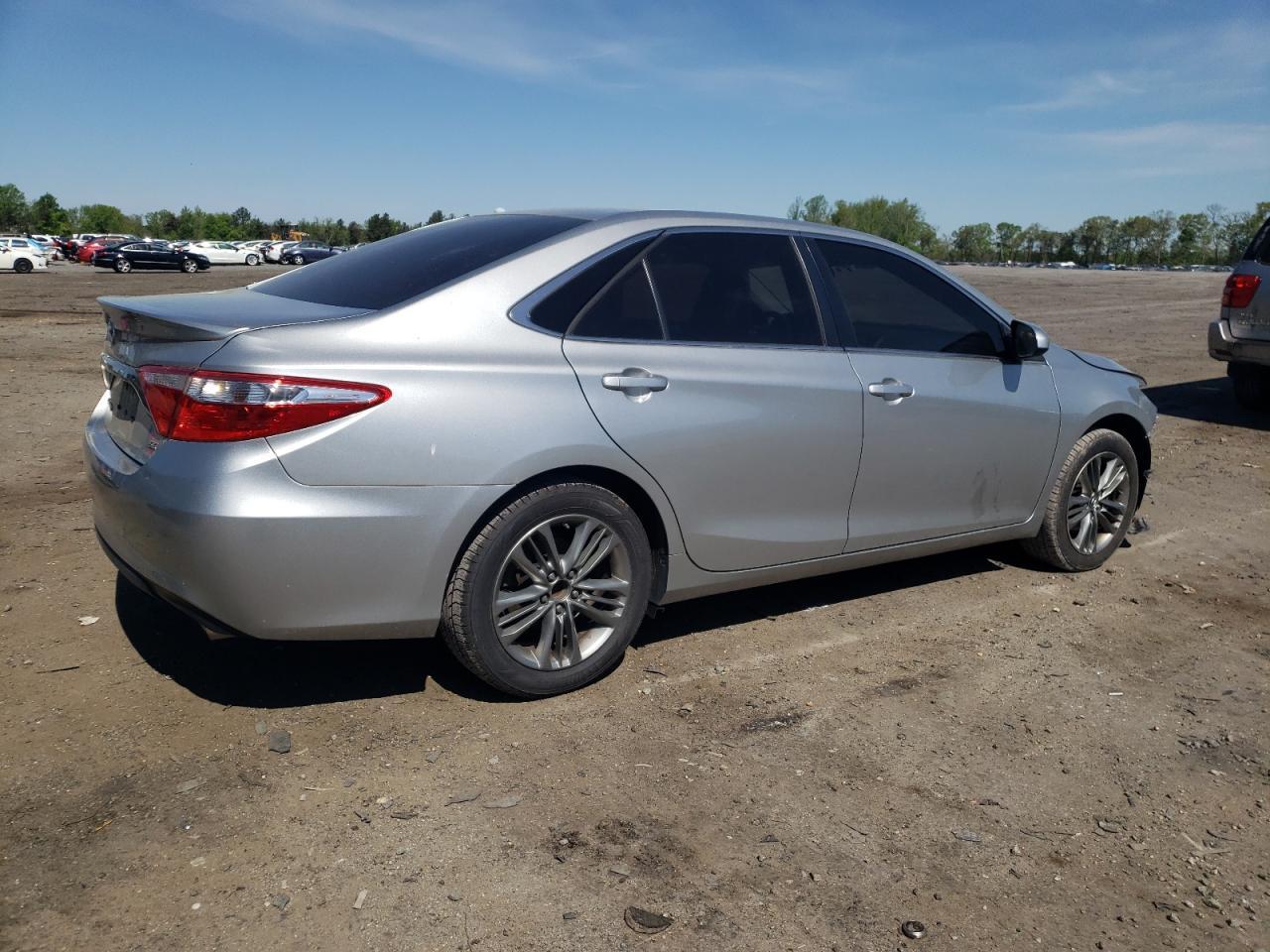 2017 TOYOTA CAMRY LE - Фото 3