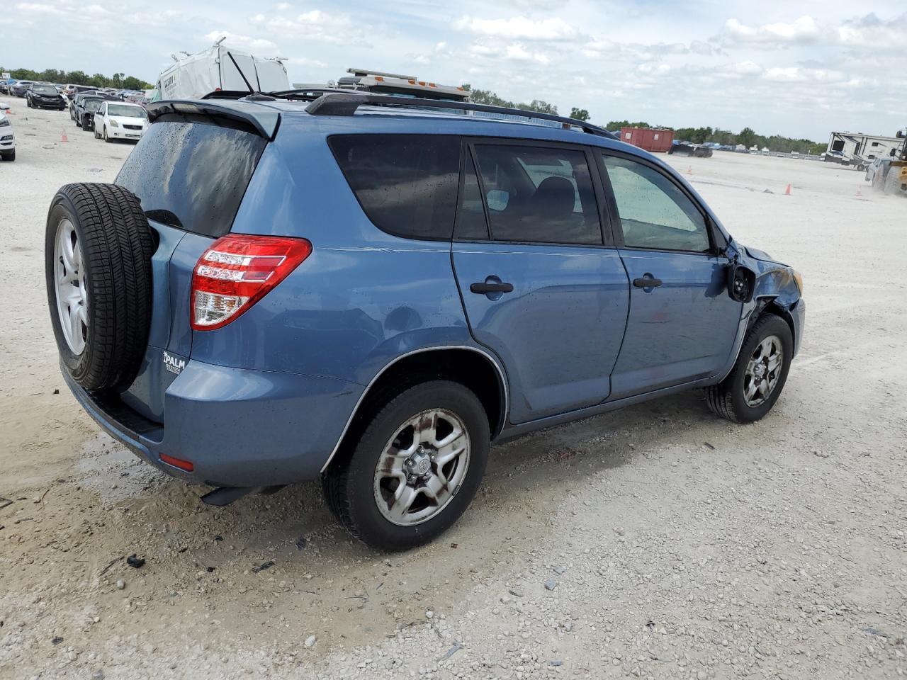 2011 TOYOTA RAV4 - Image 3