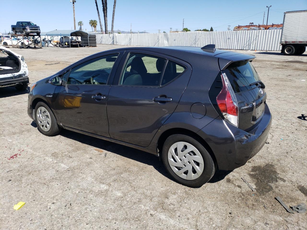 2016 TOYOTA PRIUS C - Фото 2