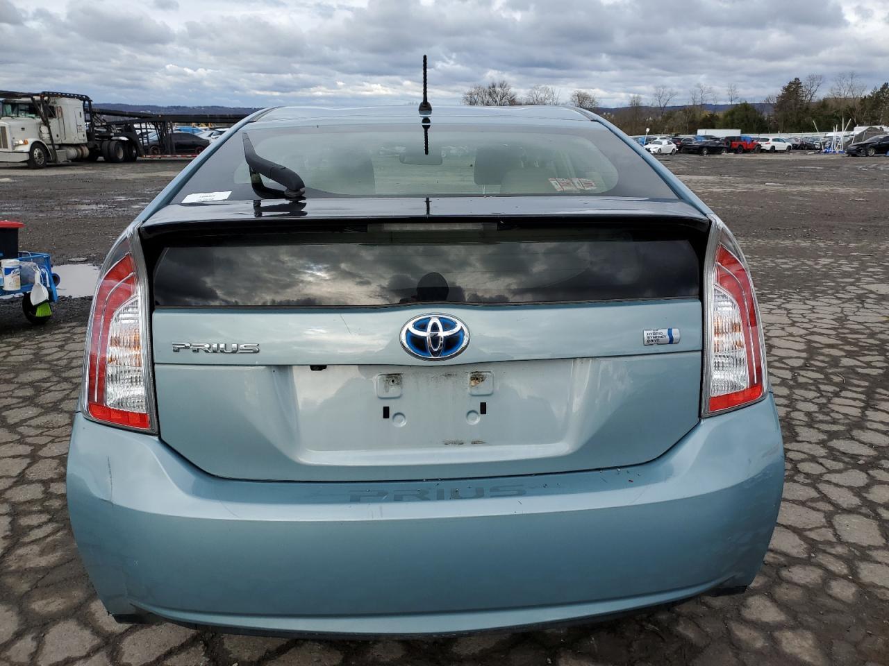 2015 TOYOTA PRIUS - Image 6