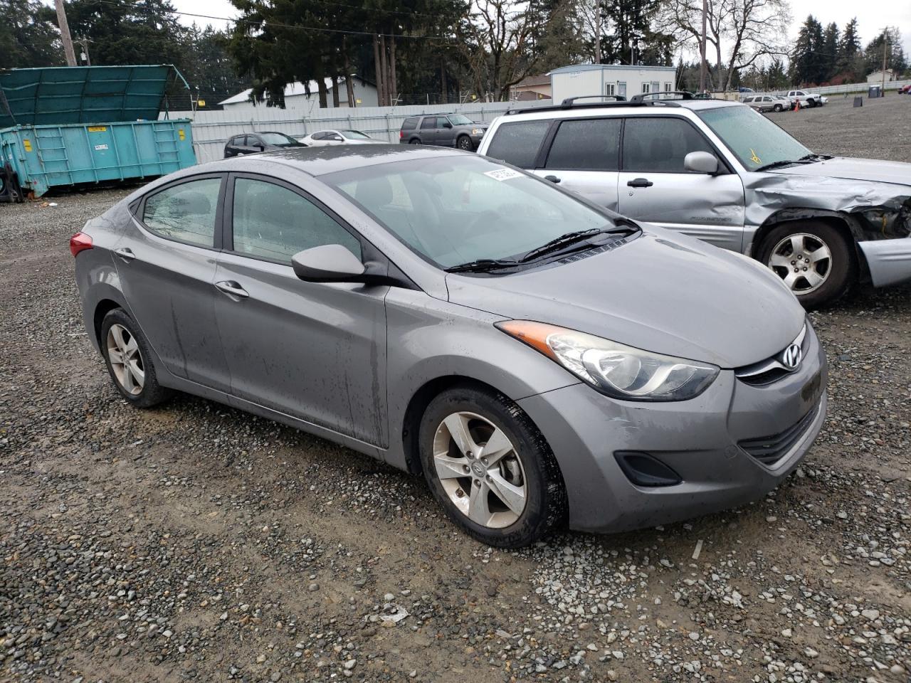 2013 HYUNDAI ELANTRA GL - Image 4