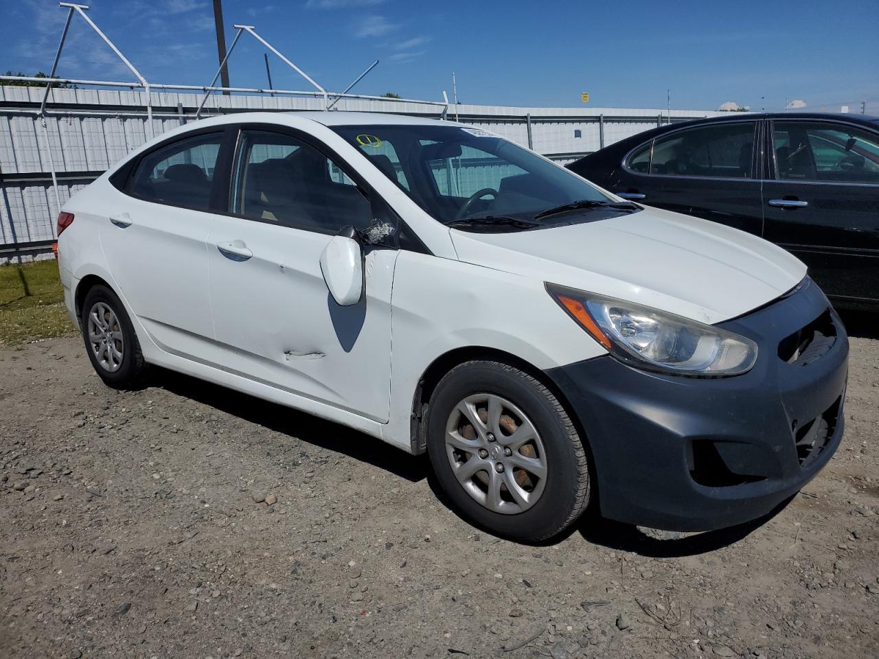 2014 HYUNDAI ACCENT GLS - Image 4