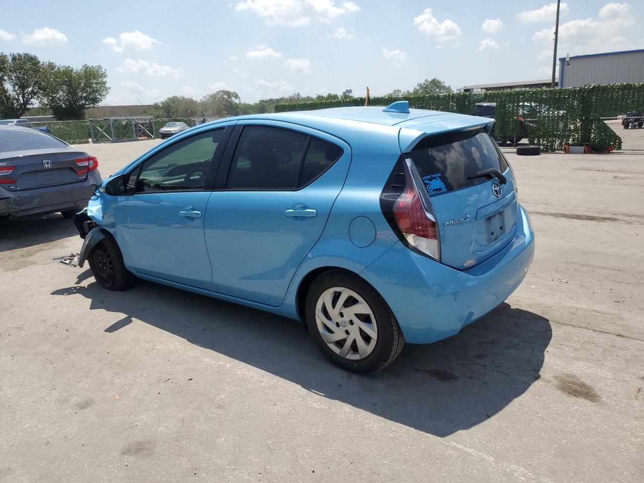 2015 TOYOTA PRIUS C - Image 2