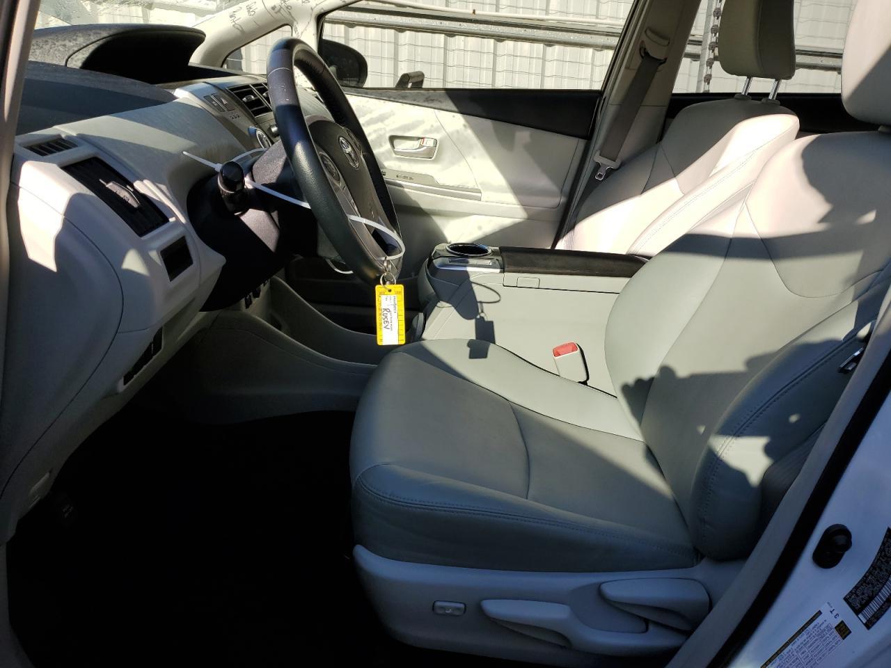 2013 TOYOTA PRIUS V - Image 7