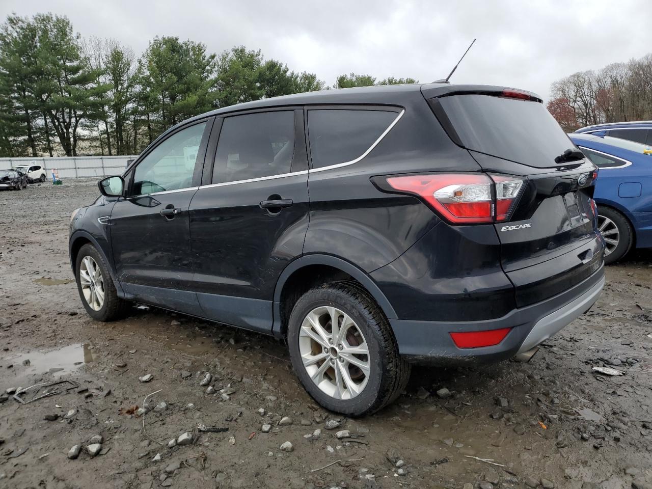 2017 FORD ESCAPE SE - Image 2