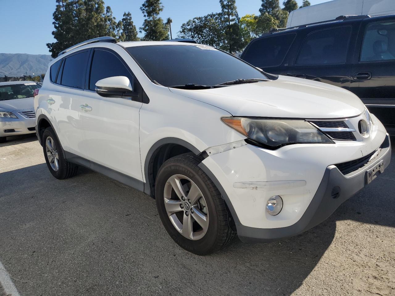 2015 TOYOTA RAV4 XLE - Фото 4