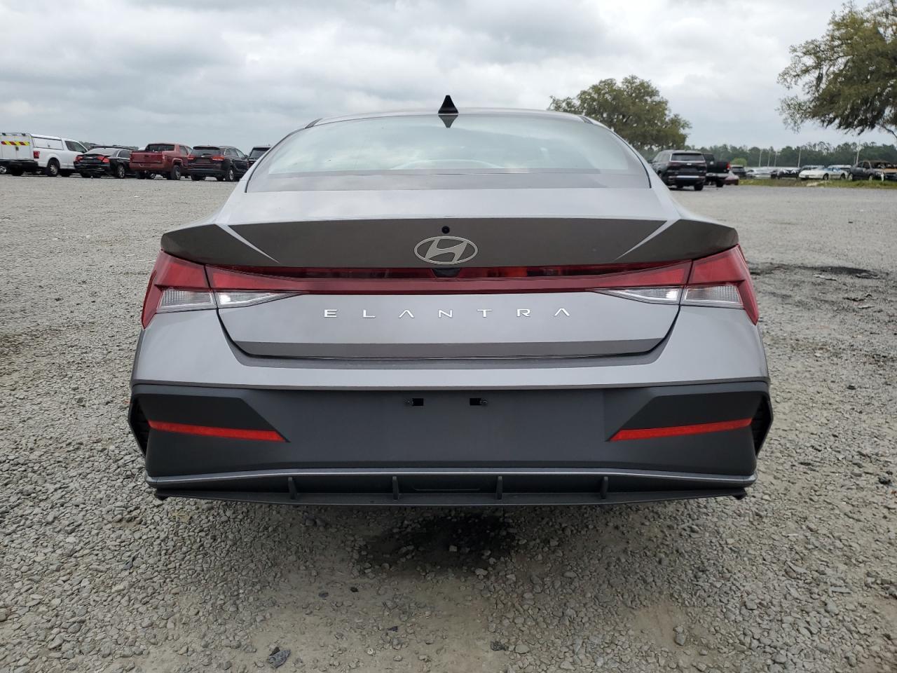 2024 HYUNDAI ELANTRA SE - Фото 6