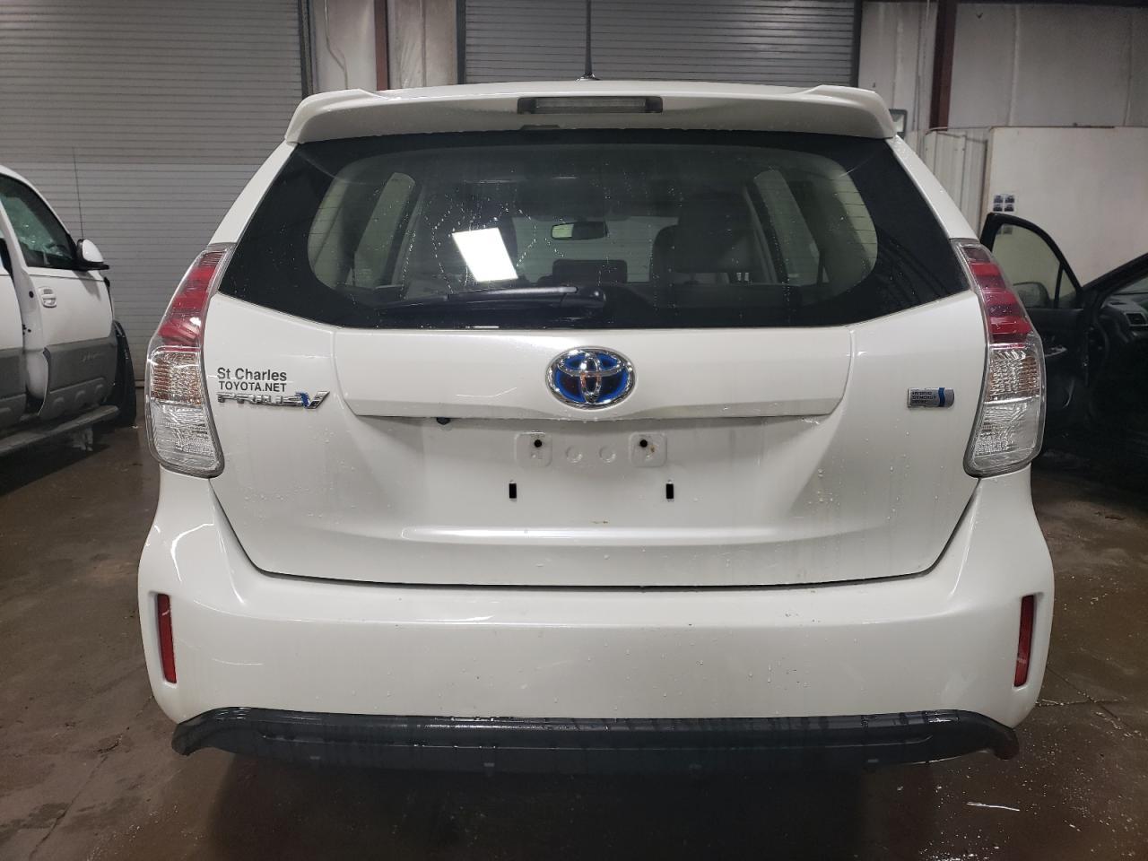 2015 TOYOTA PRIUS V - Фото 6