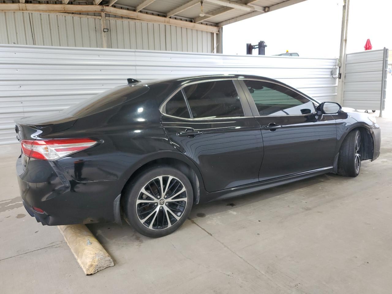 2020 TOYOTA CAMRY SE - Фото 3