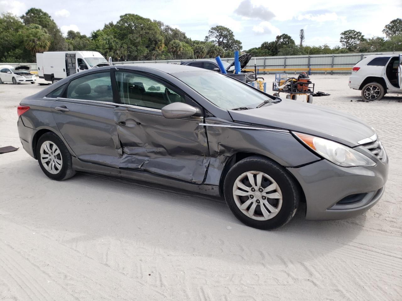 2011 HYUNDAI SONATA GLS - Image 4