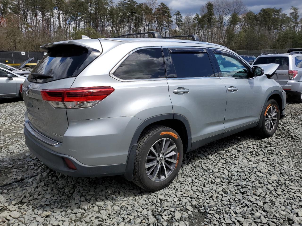 2019 TOYOTA HIGHLANDER - Image 3