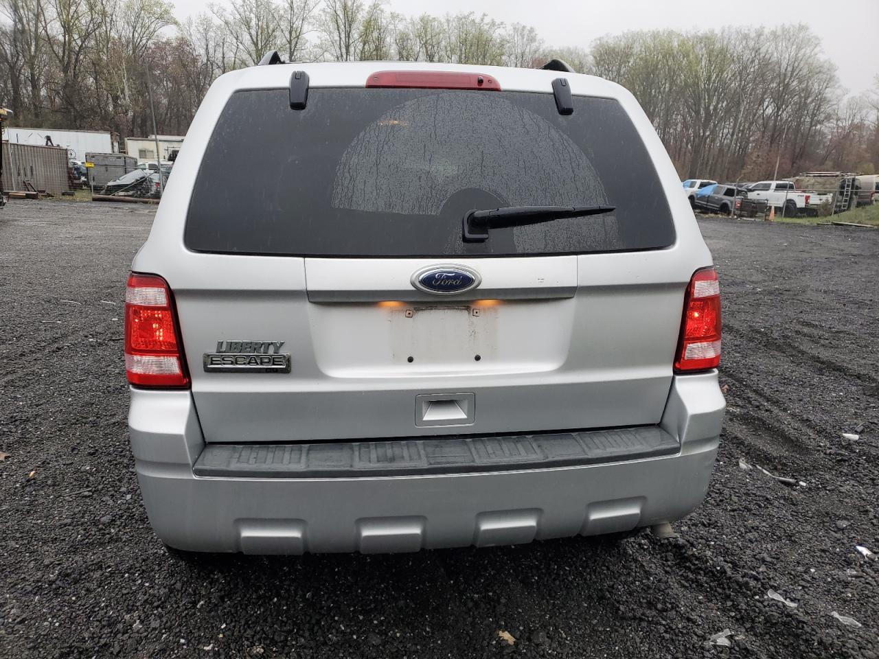 2010 FORD ESCAPE XLT - Image 6