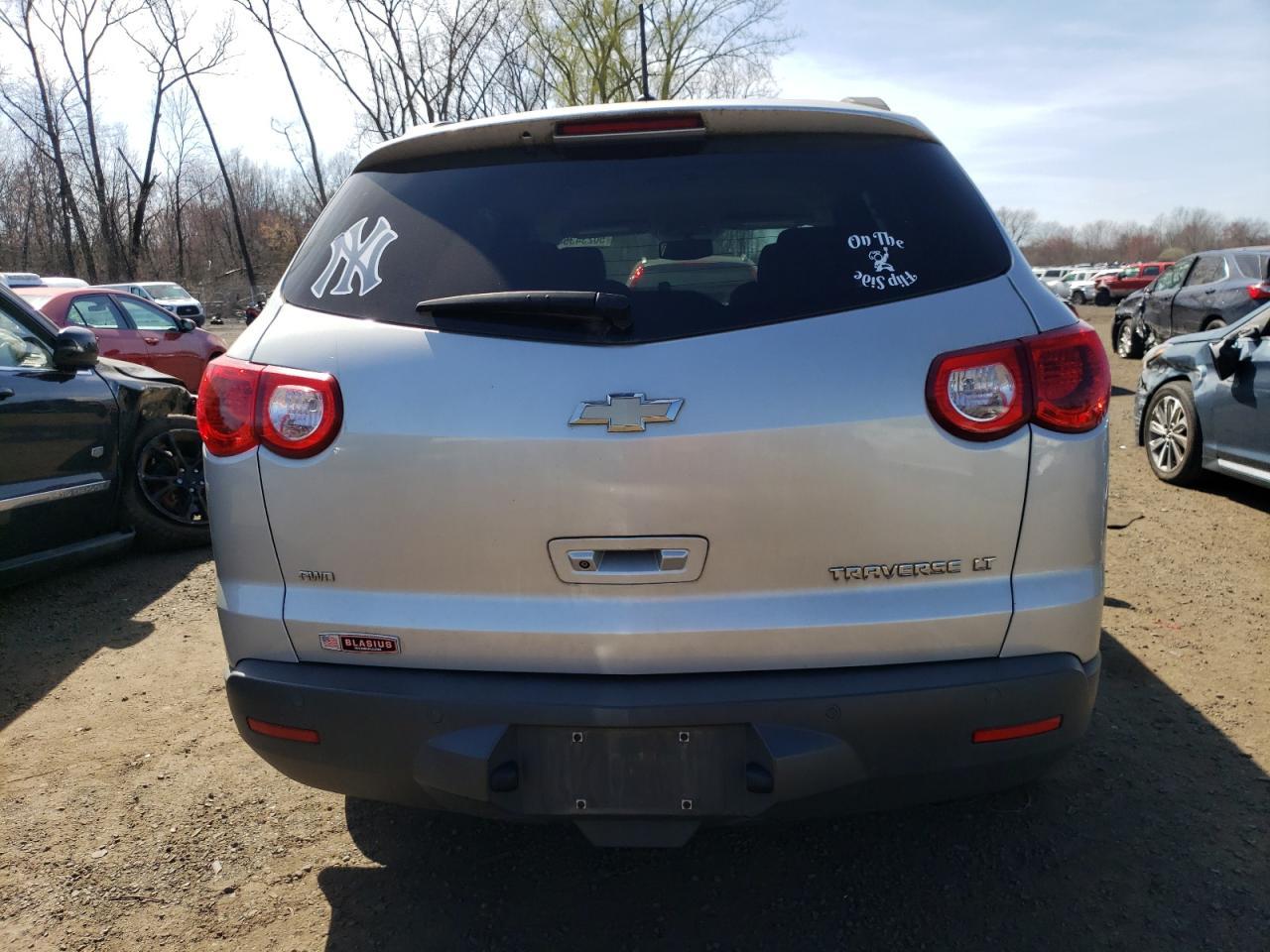 2011 CHEVROLET TRAVERSE L - Image 6