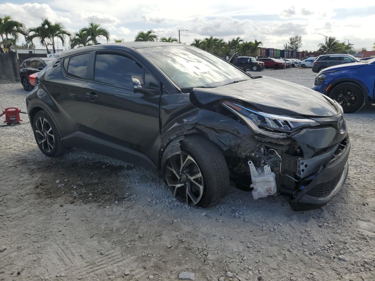 2022 TOYOTA C-HR XLE - Фото 4