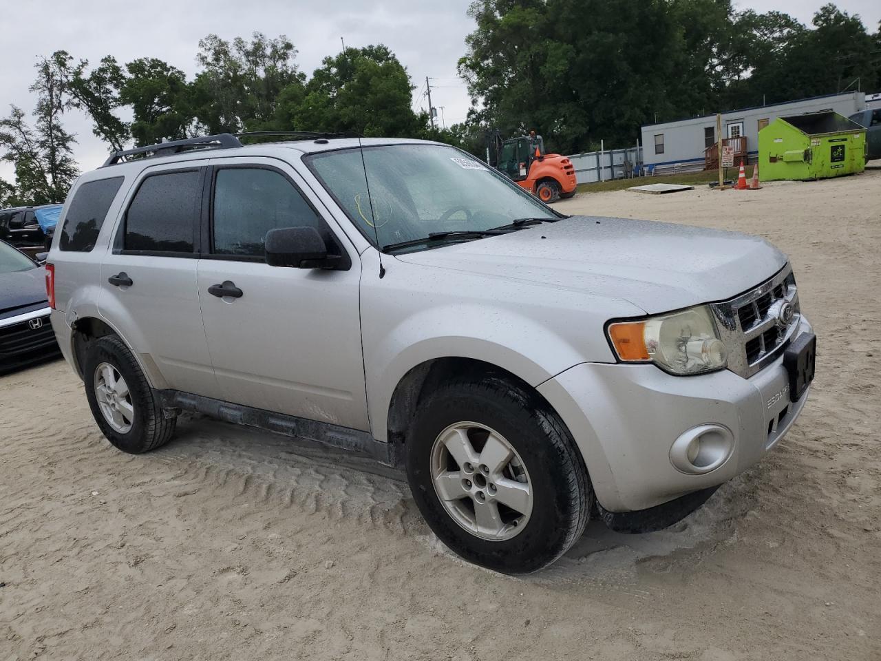 2010 FORD ESCAPE XLT - Image 4