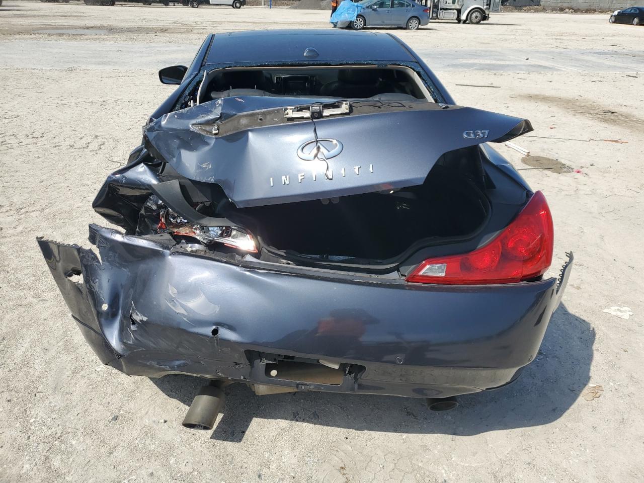 2011 INFINITI G37 BASE - Image 6