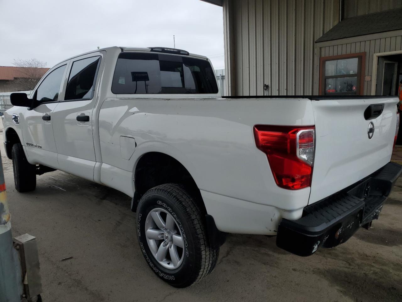 2017 NISSAN TITAN XD S - Фото 2