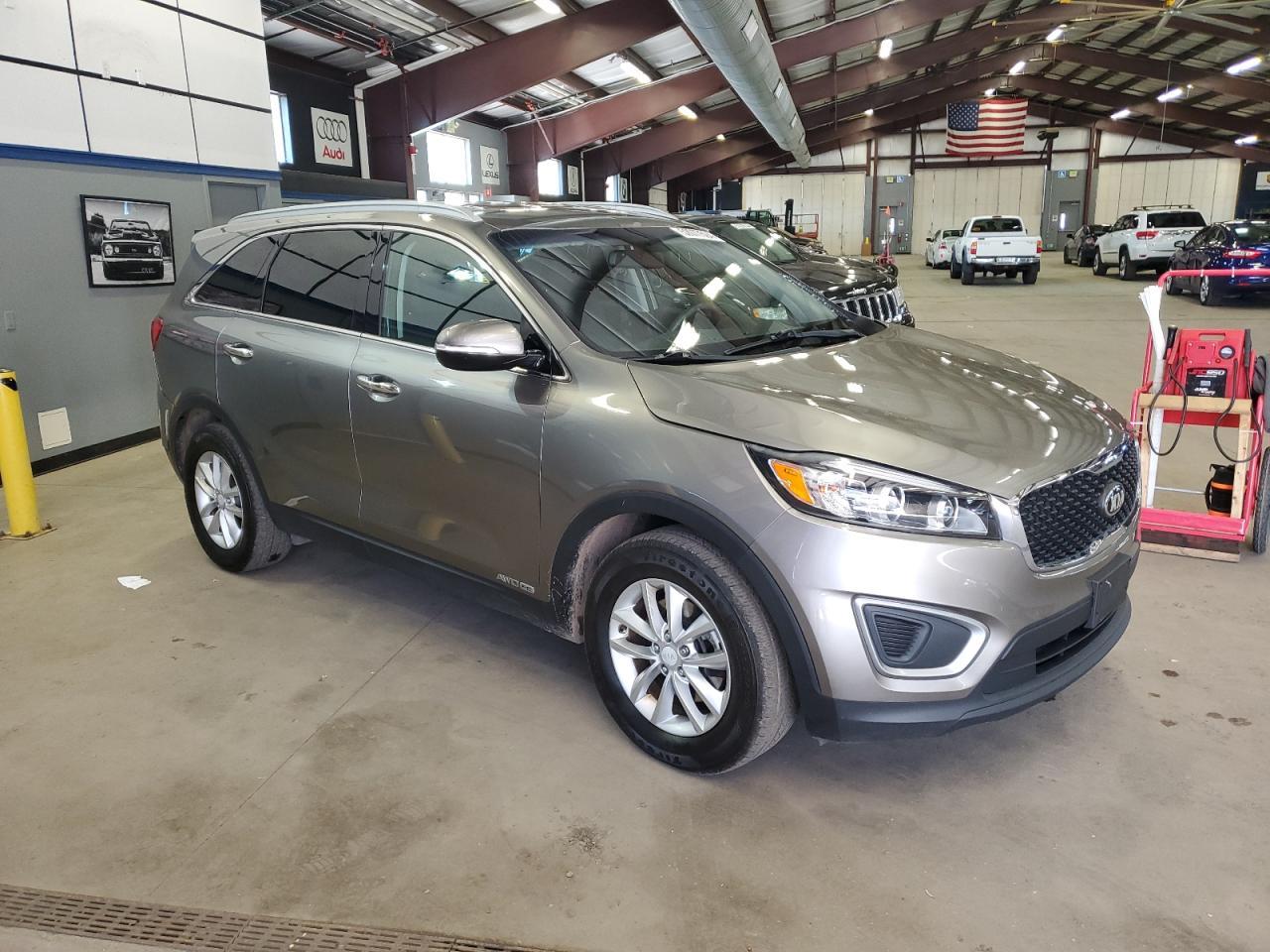 2016 KIA SORENTO LX - Image 4