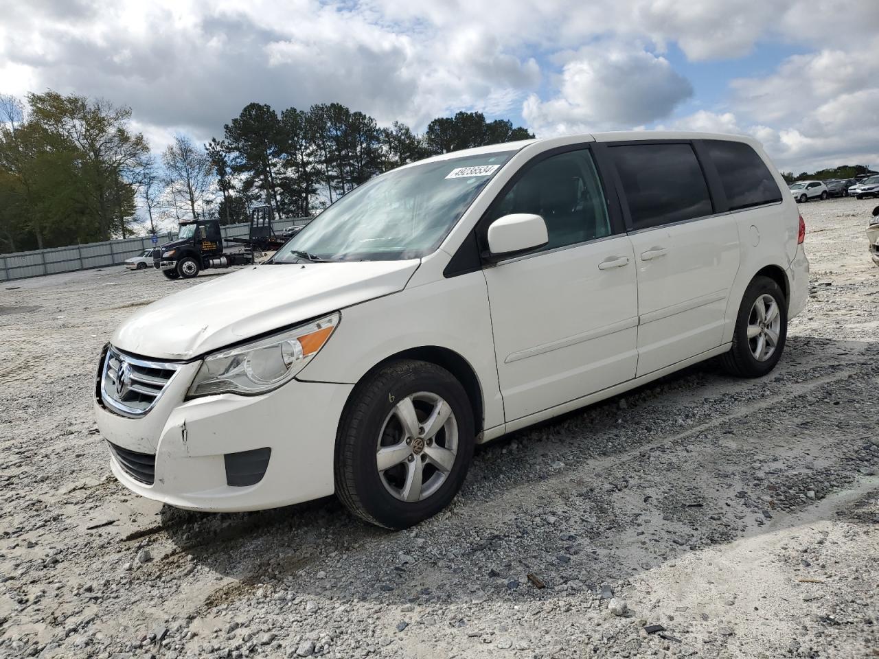 2010 VOLKSWAGEN ROUTAN SEL car image